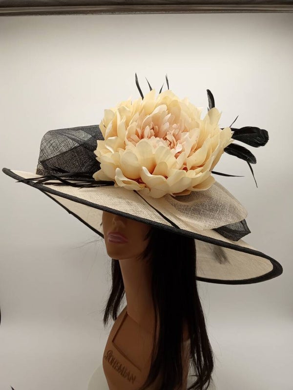 Beige/black sinamay hat