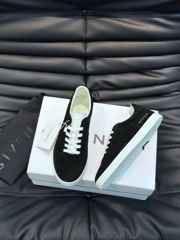 GVC low-top sneakers