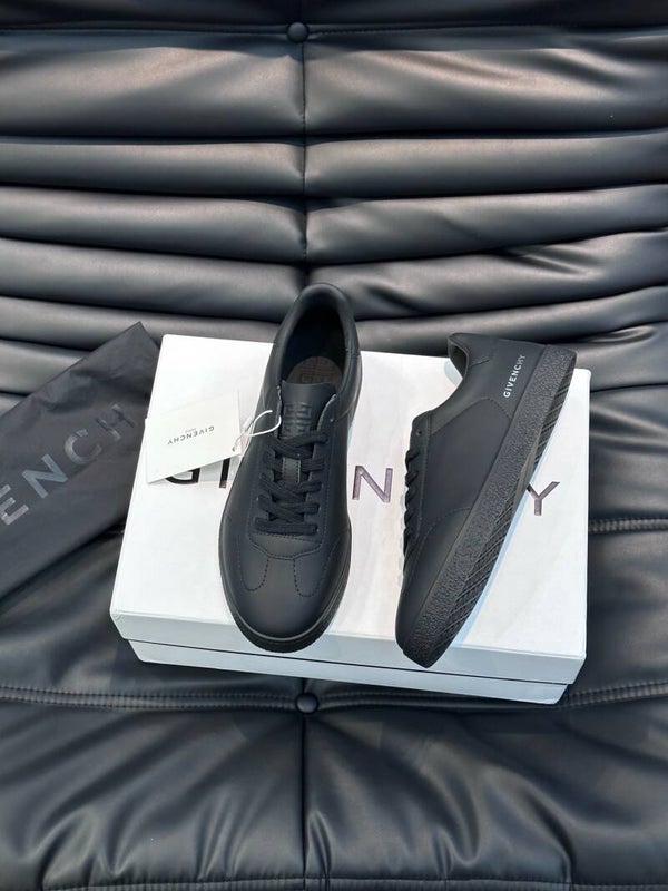 GVC low-top sneakers