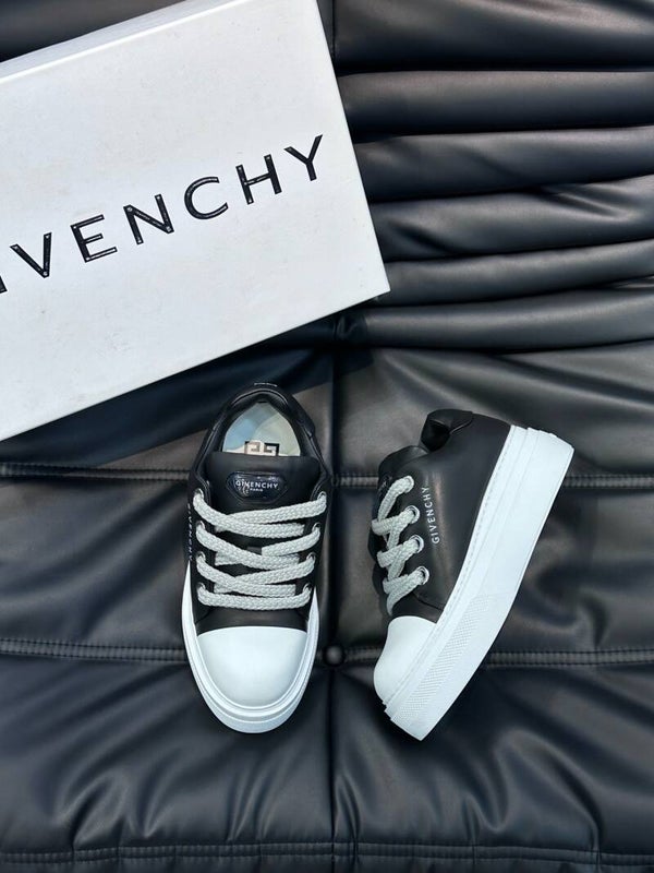 GVC low-top sneakers