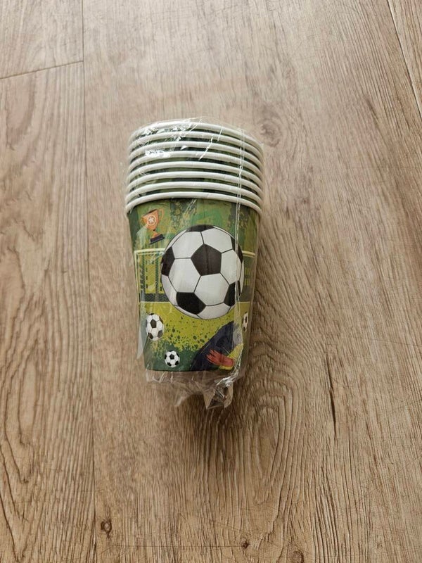8 wegwerpbekers voetbal 2