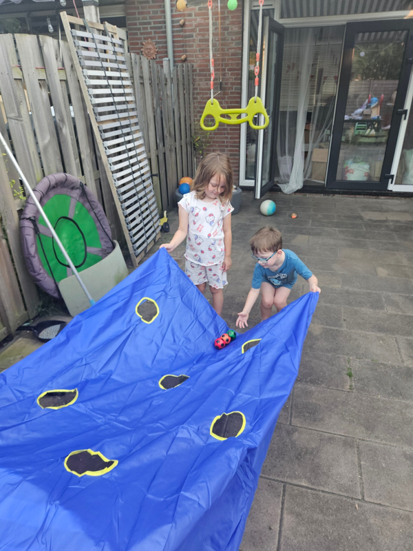 Ballenspel met Gaten