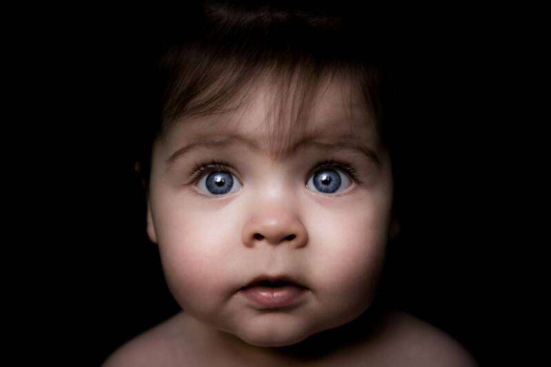 Close-up van een kind met een stralende glimlach