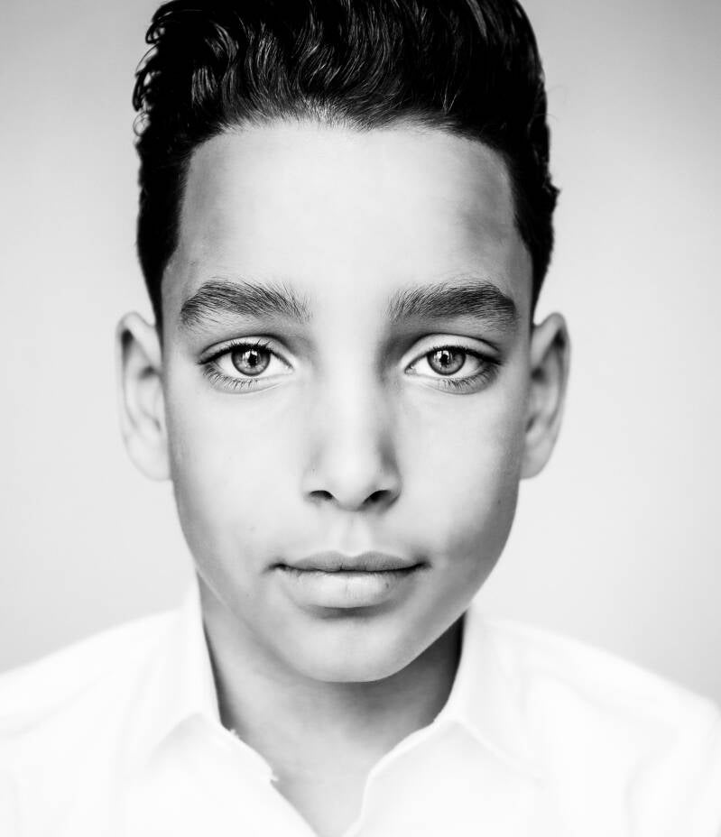 Emotioneelportret van jongen met daglicht 