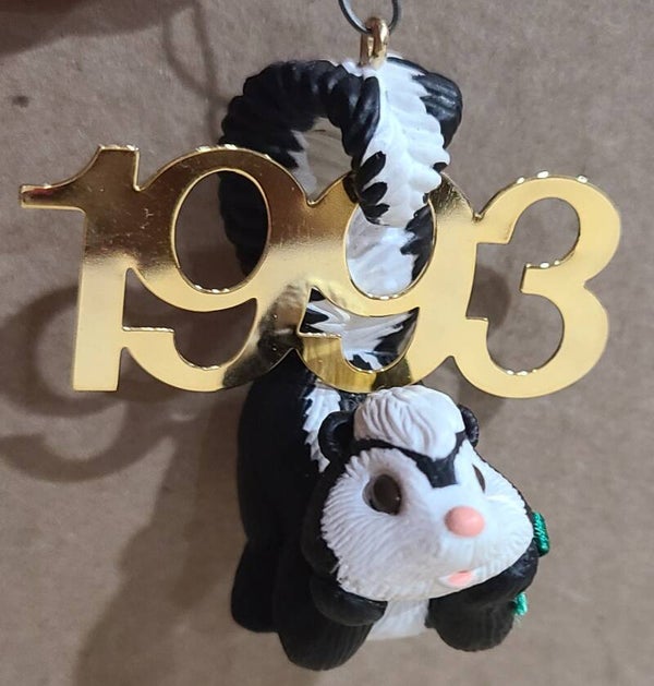 1993 Fabulous Decade Collector's Series #4 (Skunk) - Hallmark Ornament