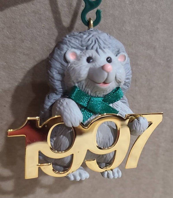 1997 Fabulous Decade Collector's Series #8 (Hedgehog) - Hallmark Ornament