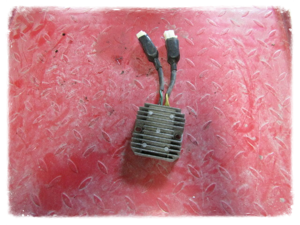 Daelim Delfino 125  Spannungsregler Original