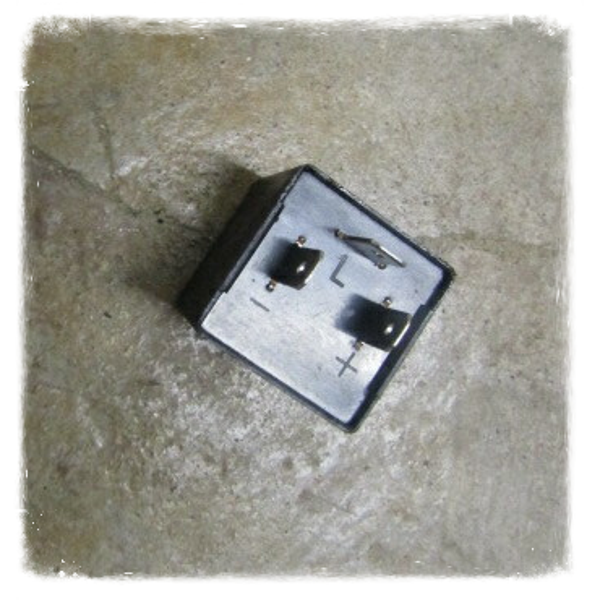 Piaggio TPH 50  Blinker Relais Original