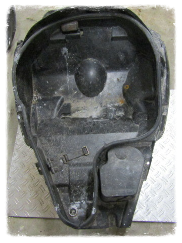 Suzuki Burgman UH 125  Verkleidung Helmfach