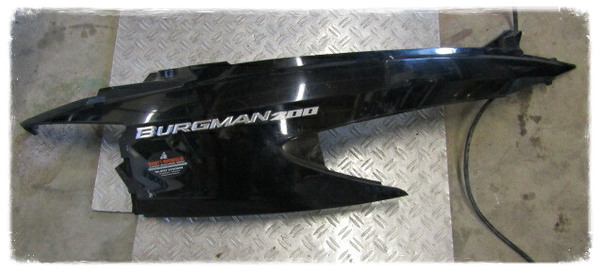 Suzuki Burgman UH 200  Verkleidung Heck rechte Seite