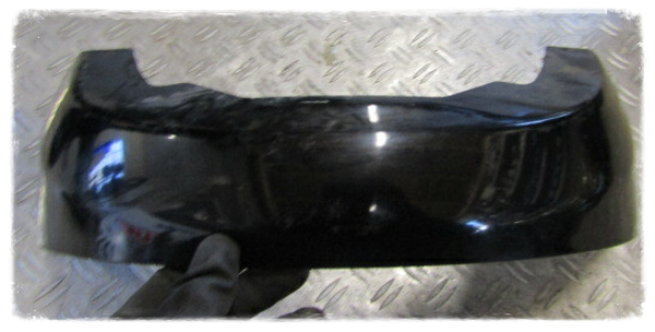 Suzuki Burgman UH 200  Verkleidung Heck unter Scheinerwefer