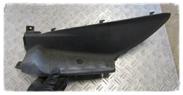 Suzuki Burgman UH 200 Verkleidung Trittbrett klein linke Seite