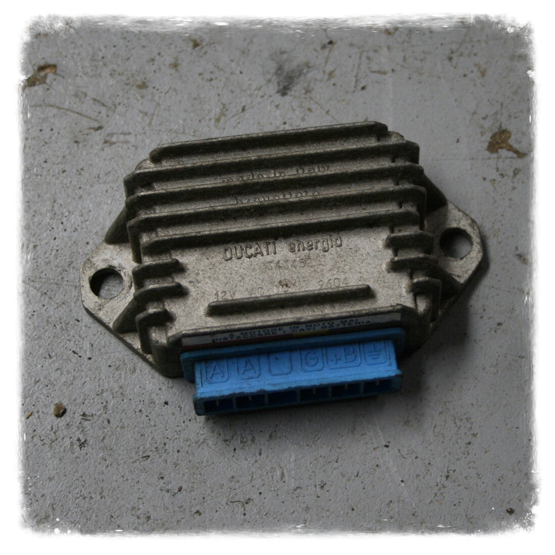 Piaggio TPH 50 Spannungsregler Original