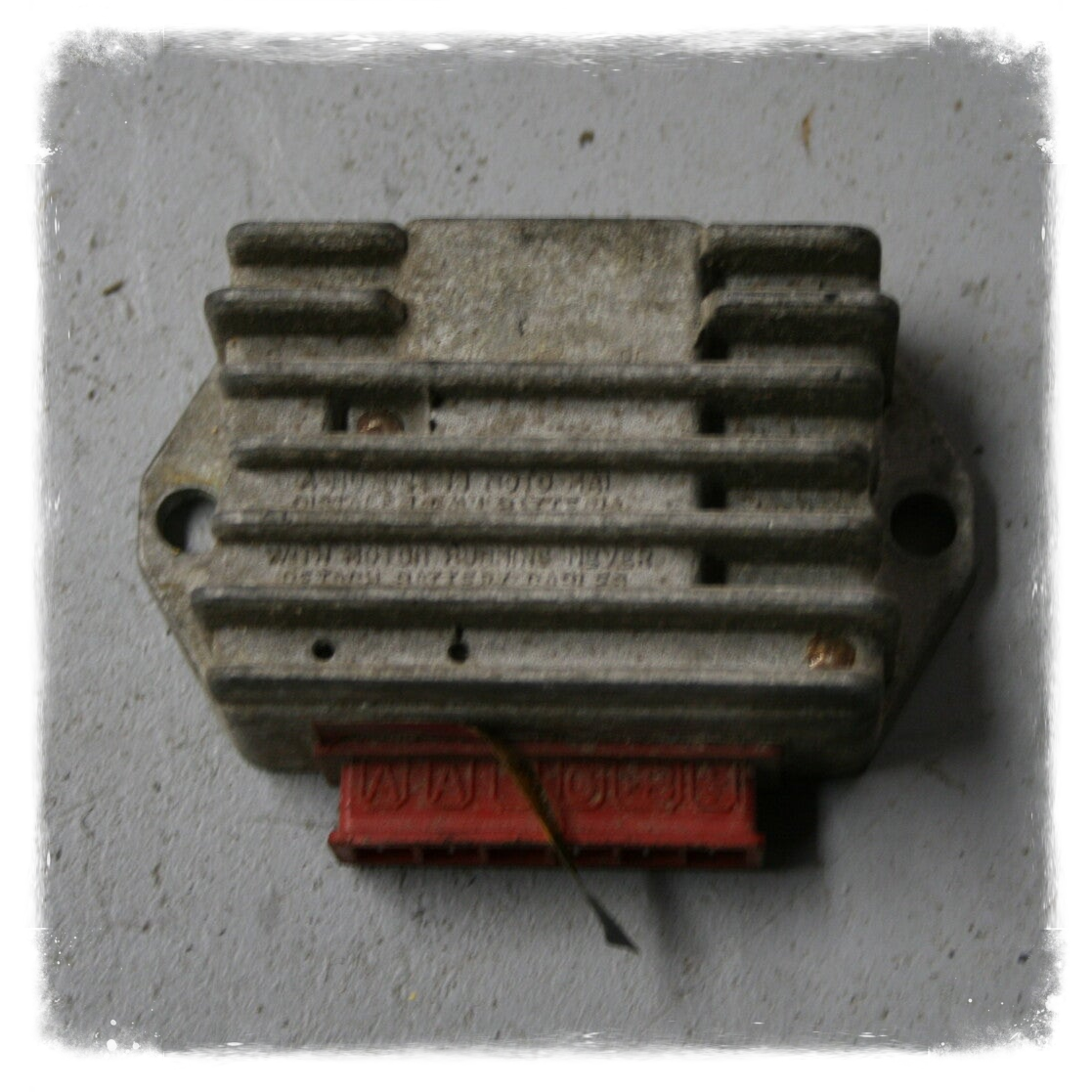 Piaggio TPH 50 Spannungsregler Original