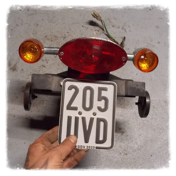 Flex Tech Firenze  ZNEN  Nova Motors  Benzhou Retro 50 125 Rücklicht Blinker Kennzeichenhalter