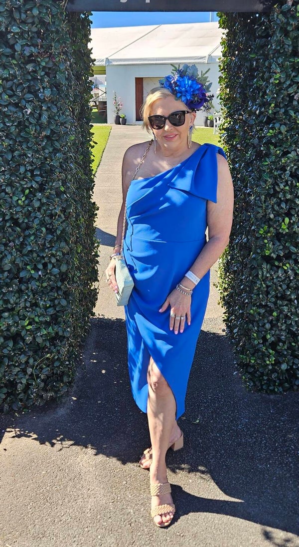 💙 Bold, Beautiful & Elegant – Hire This Stunning Blue One-Shoulder Dress! 💙