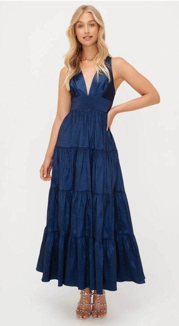 🌙 Elegance in Midnight Blue – Rent This Dress Now! 🌙