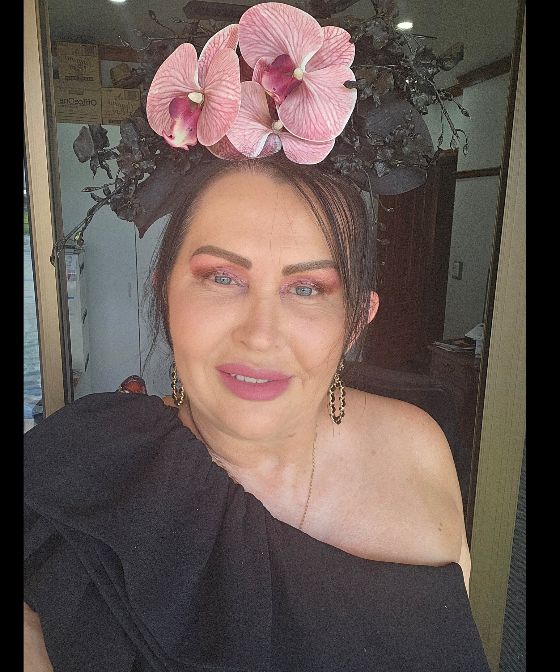 🌸 Hire This Chic Pink & Black Floral Fascinator! 🌸