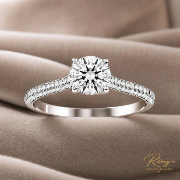 Bague solitaire pavée en platine et diamant de synthèse