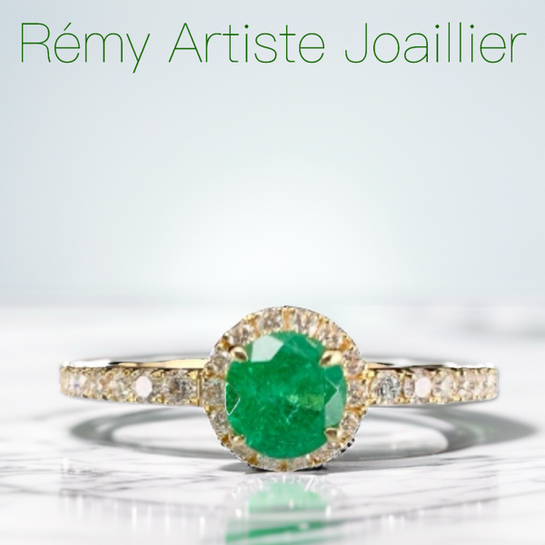 Bague “Lumière enracinée” – Émeraude et halo de diamants sur or 18k