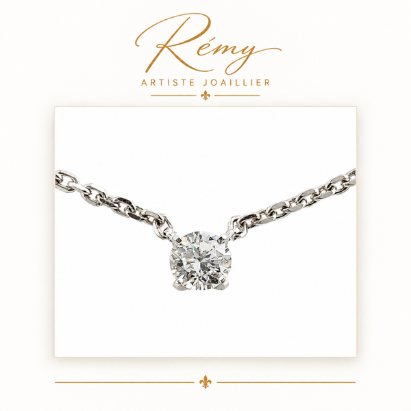 Collier solitaire quatre griffes – Or blanc 750 – Diamant GVS 0,40 ct