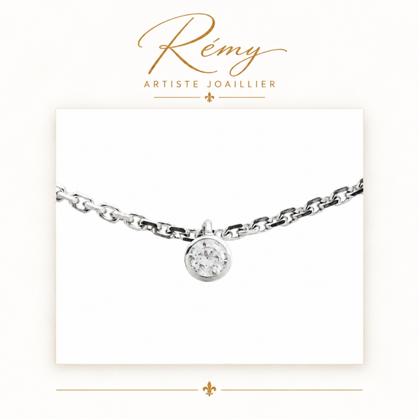 Collier solitaire serti clos – Or blanc 750 – Diamant GVS 0,20 ct