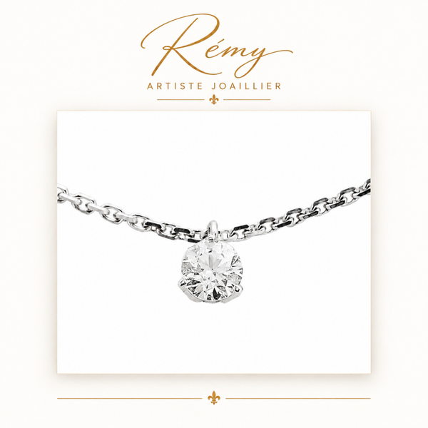 Collier solitaire trois griffes – Or blanc 750 – Diamant GVS 0,50 ct