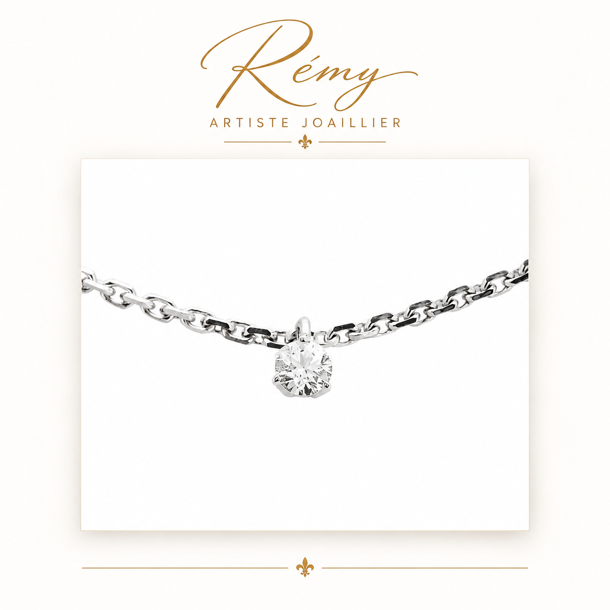 Collier solitaire trois griffes – Or blanc 750 – Diamant GVS 0,10 ct