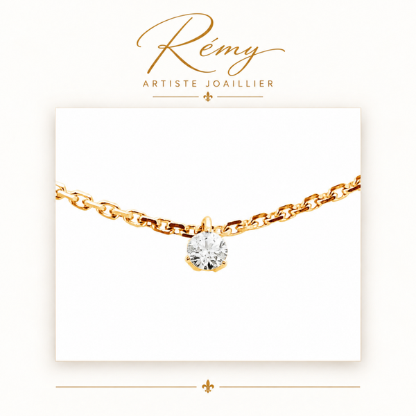Collier solitaire trois griffes – Or jaune 750 – Diamant GVS 0,15 ct
