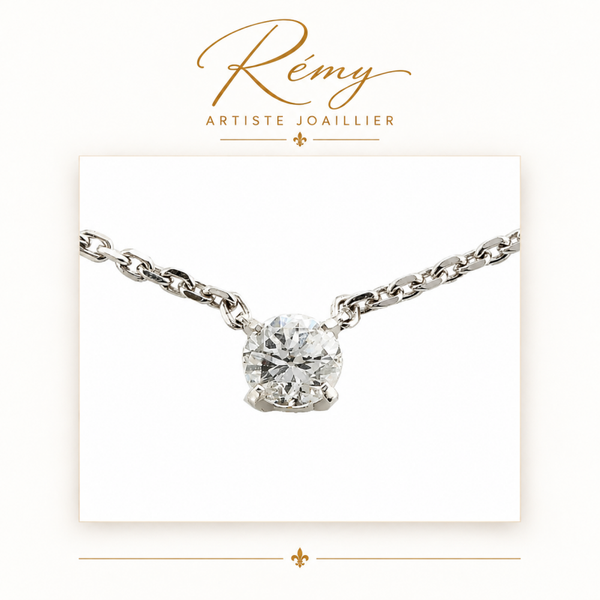 Collier solitaire quatre griffes – Or blanc 750 – Diamant GVS 0,50 ct