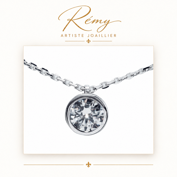 Collier solitaire serti clos – Or blanc 750 – Diamant GVS 0,50 ct