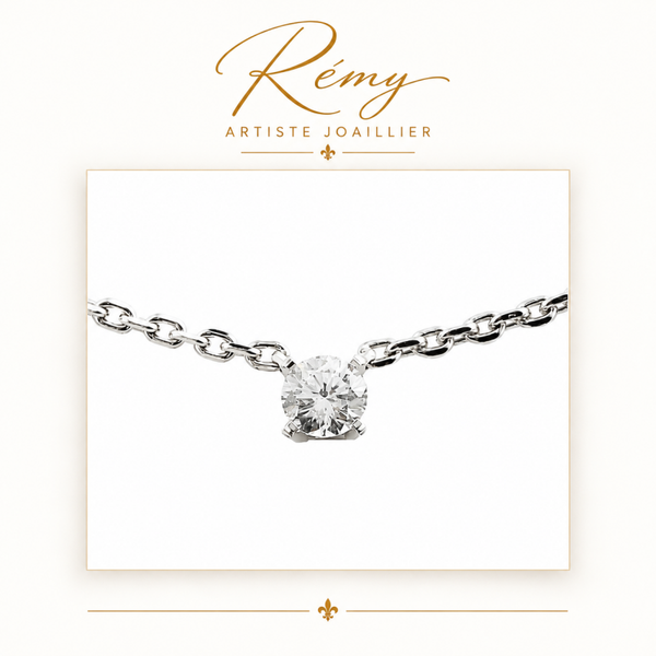 Collier solitaire quatre griffes – Or blanc 750 – Diamant GVS 0,30 ct