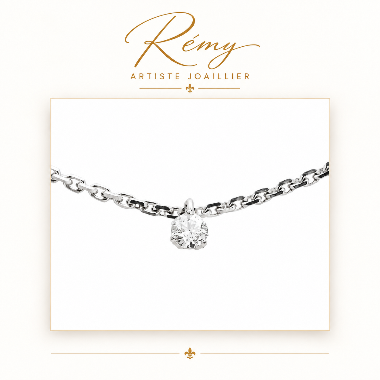 Collier solitaire trois griffes – Or blanc 750 – Diamant GVS 0,15 ct