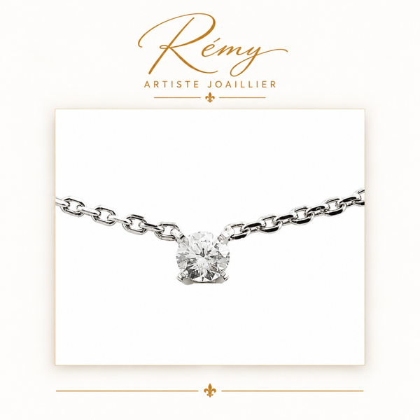 Collier solitaire quatre griffes – Or blanc 750 – Diamant GVS 0,20 ct