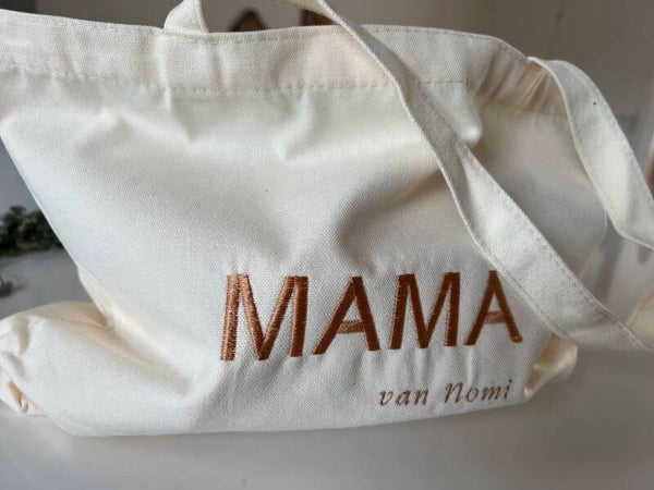 Geborduurde canvas tas – persoonlijk & tijdloos 🤎