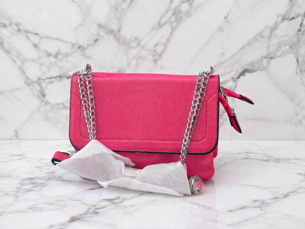 Trendy roze tas met chain en lederlook details