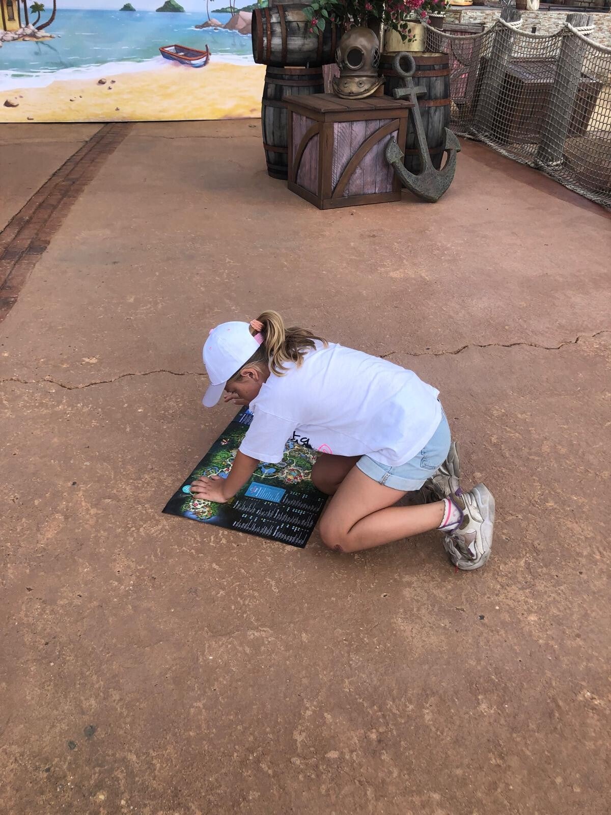 Anna's sieraden worden handgemaakt door Anna. Anna is erg creatief en is hier graag mee bezig in haar vrije tijd. Anna's sieraden staat voor betaalbare, handgemaakte sieraden.