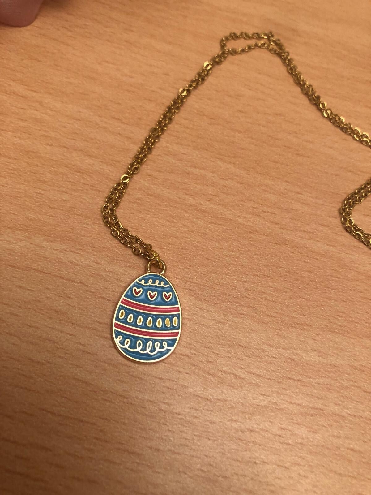 Ketting: blauw paasei met hartjes