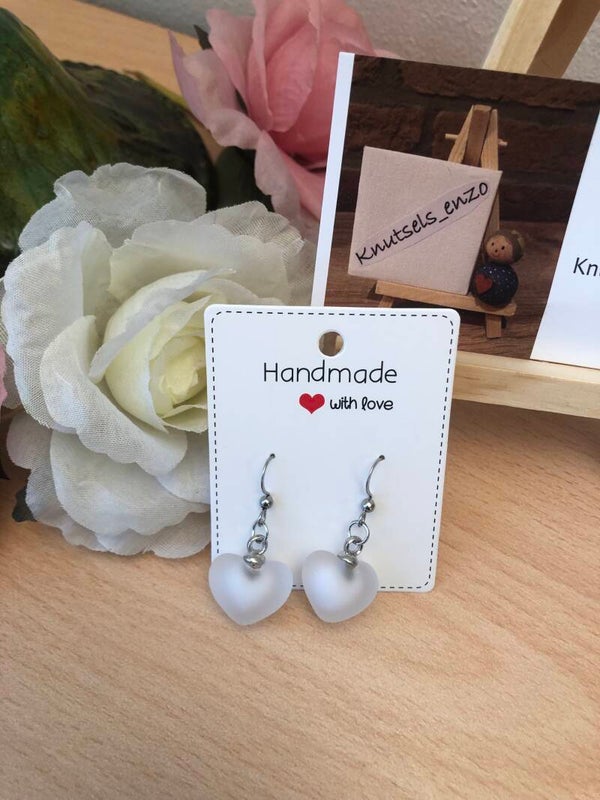 Oorbellen ‘ frosted’ hart wit