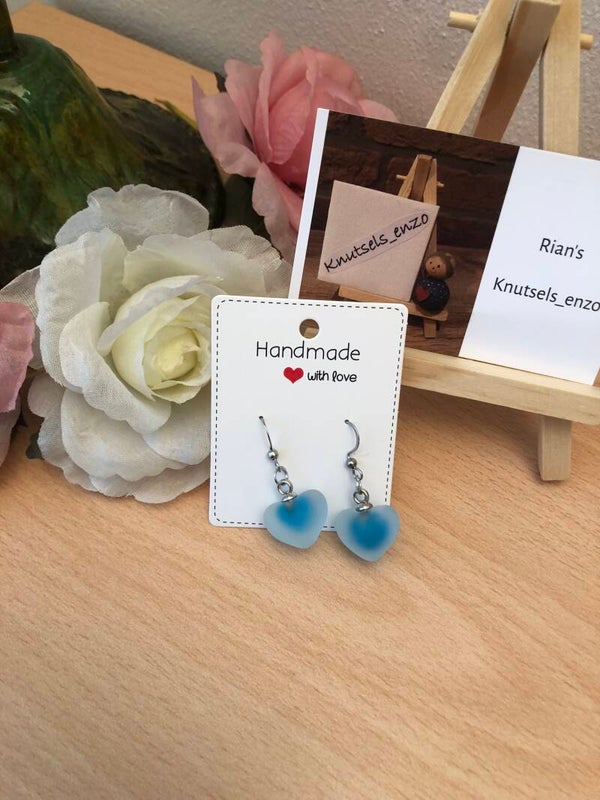 Oorbellen ‘Frosted’ hart blauw