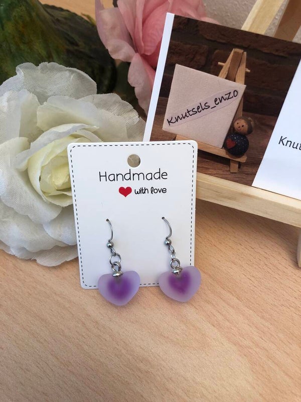 Oorbellen ‘Frosted ‘ hart paars