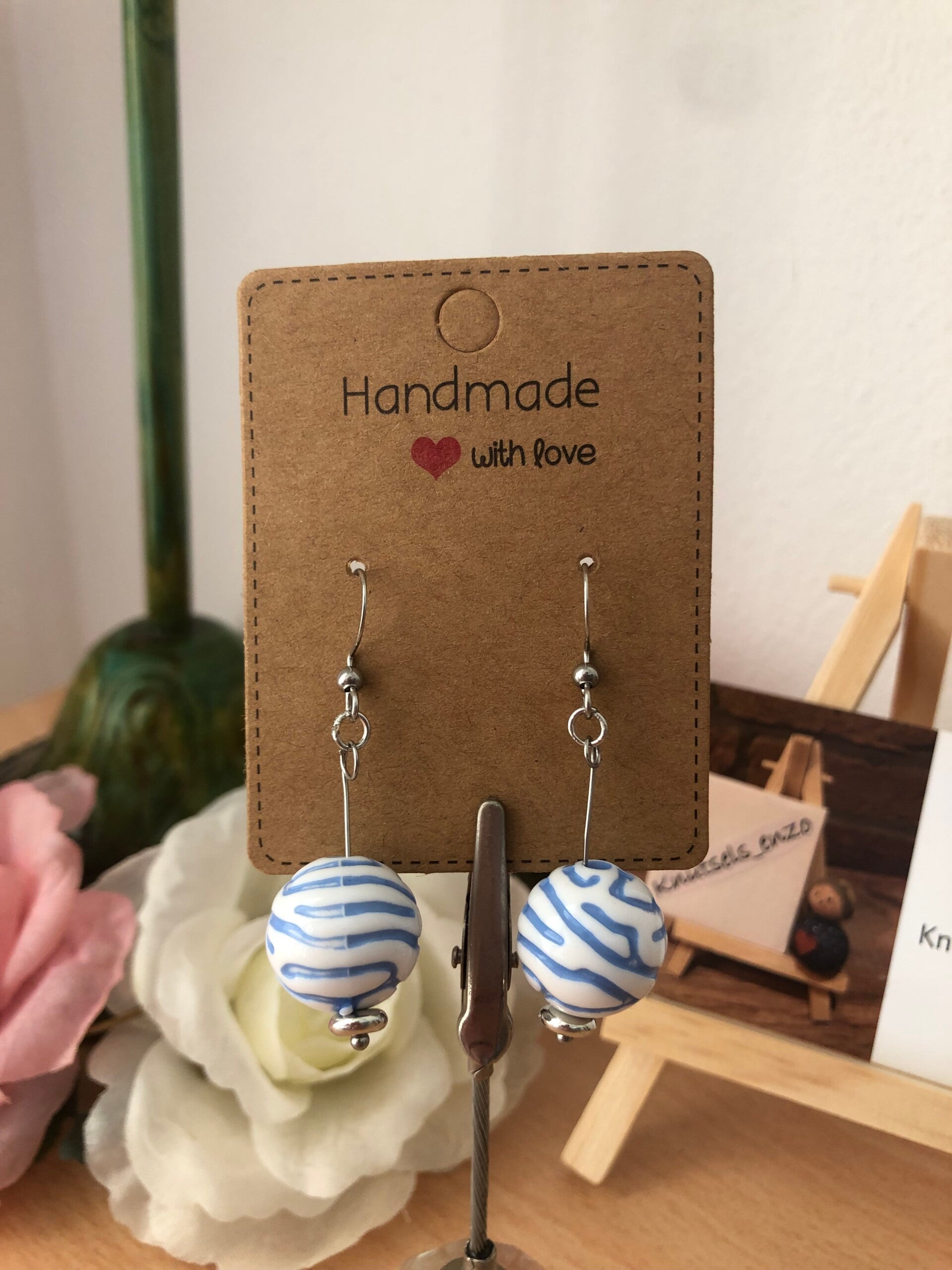 Oorbellen blauw/wit kraal