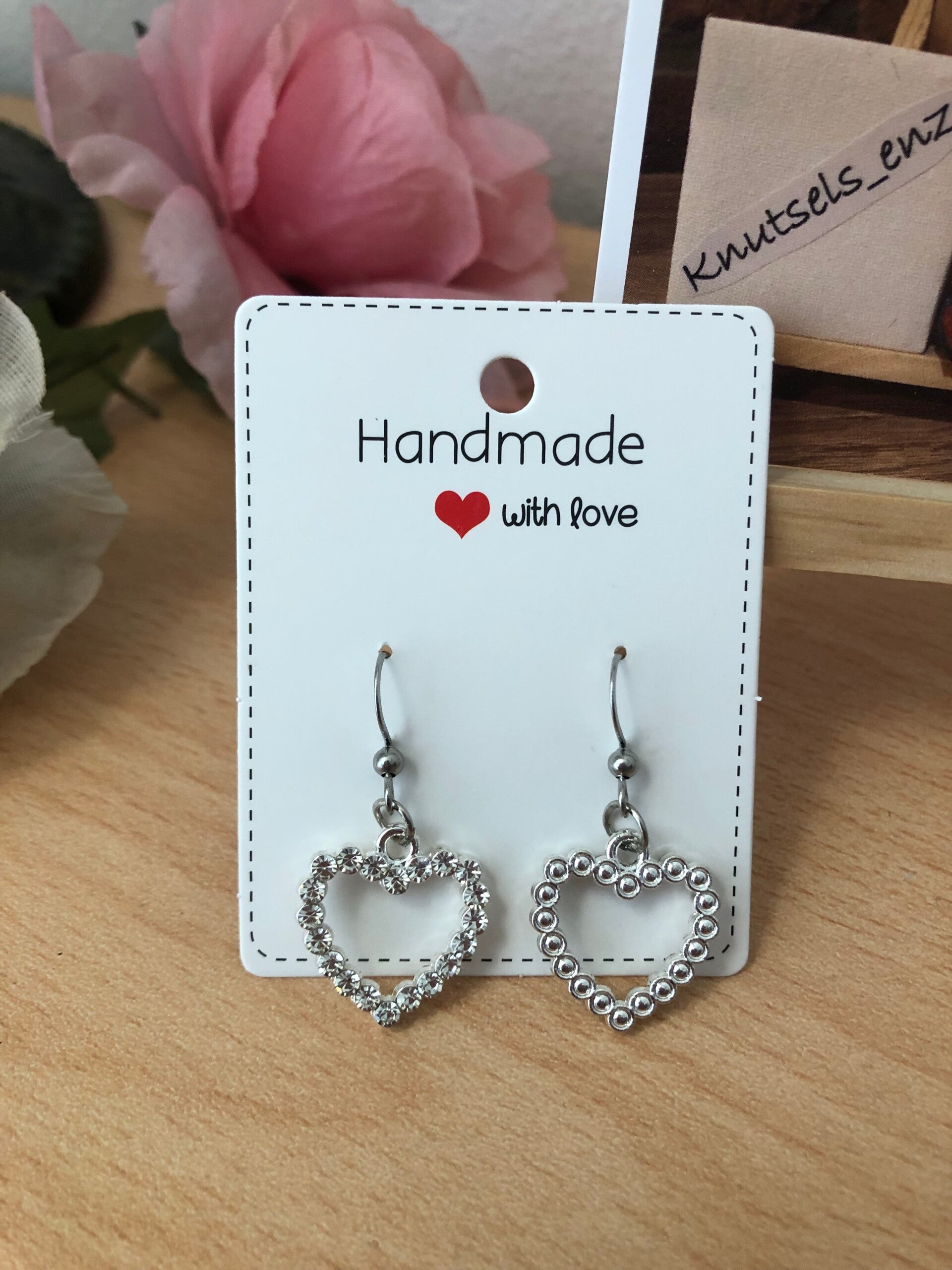 Oorbellen glimmende hartjes ( zilverkleurig)