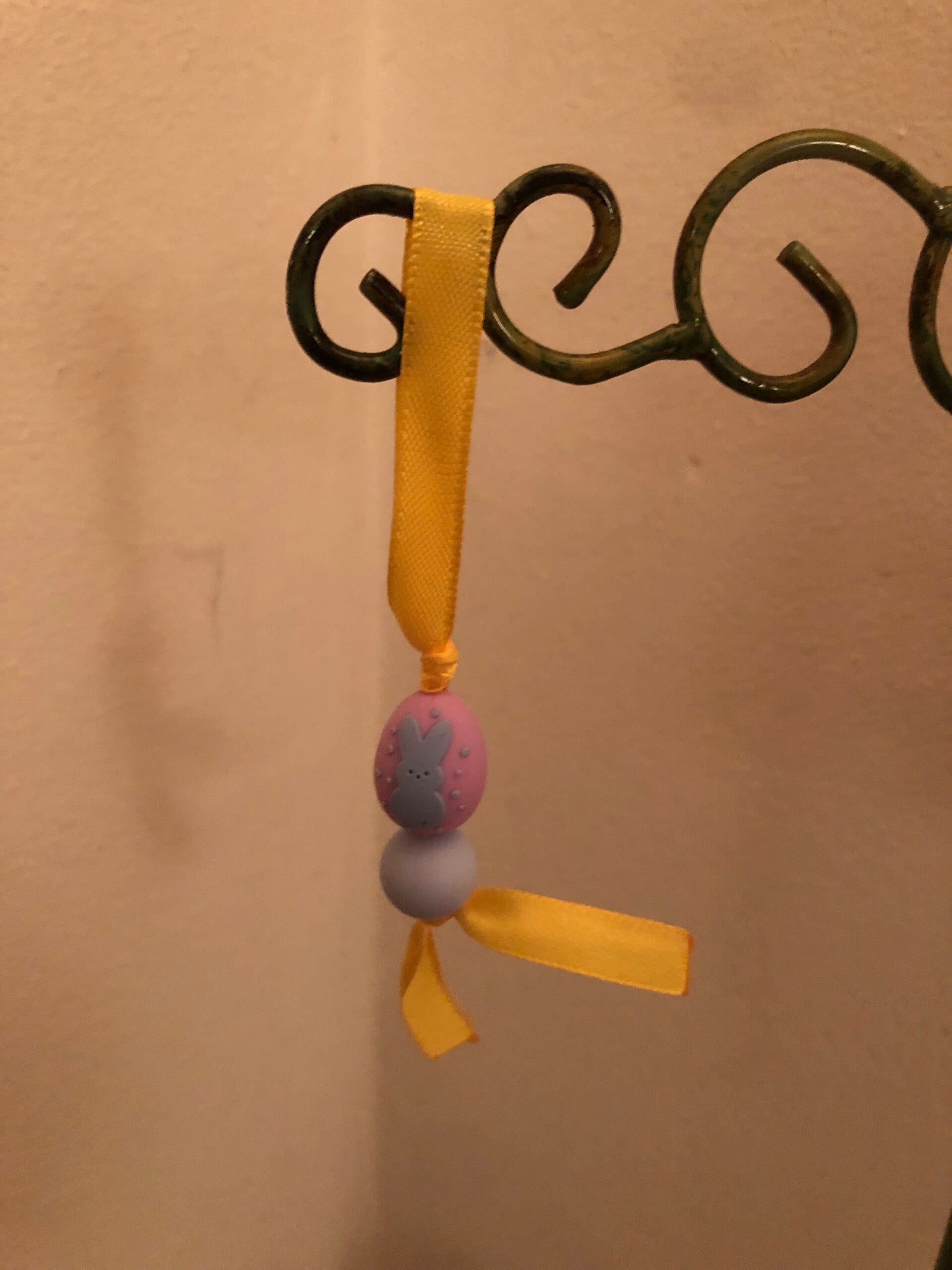 Paasdecoratie: Paasei roze/ blauw