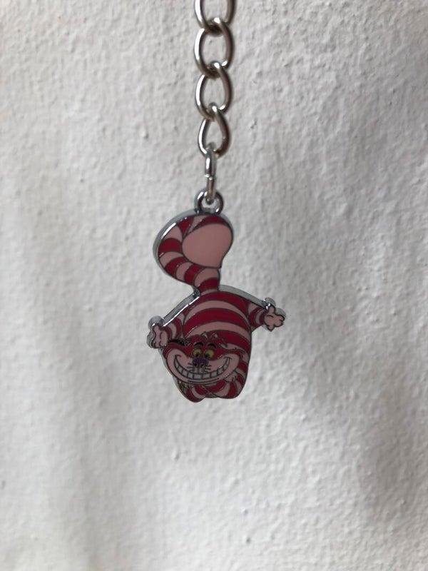 Sleutelhanger Cheshire Kat Alice in Wonderland (geëmailleerd)