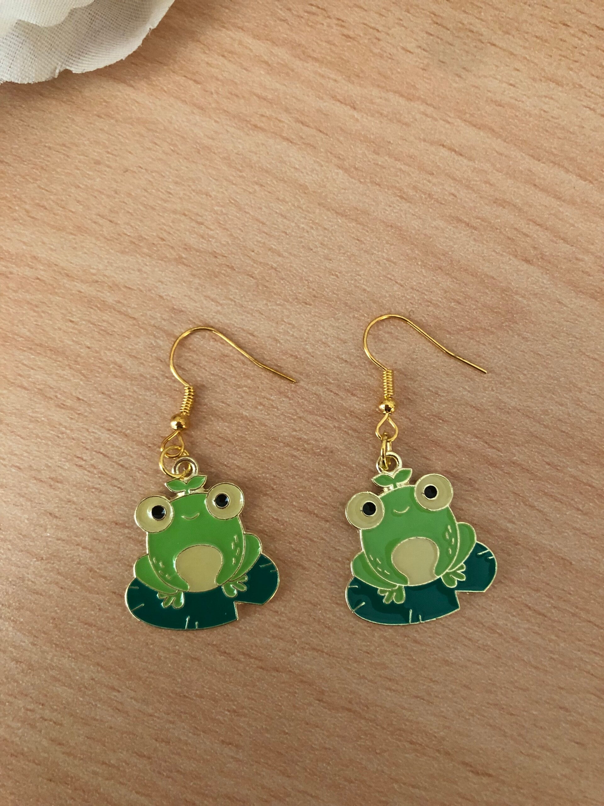 Oorbellen kikker op blad