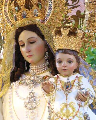 fiestas-patronales-2022-ofrenda-beatriz-2-400x500-standard-hx6u5j.jpg