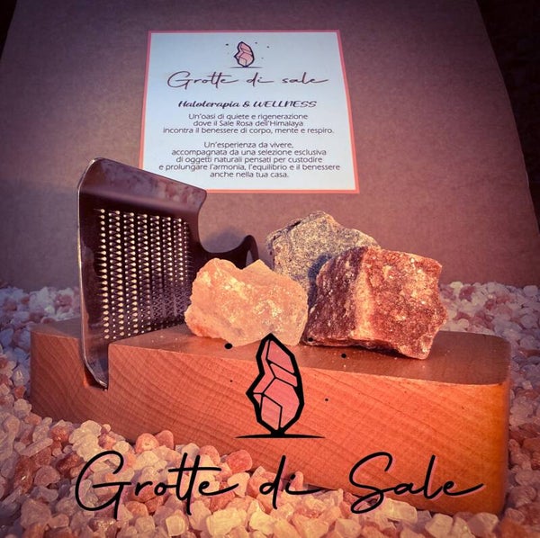 Grattuggia sale con base in legno naturale di Faggio non trattata.