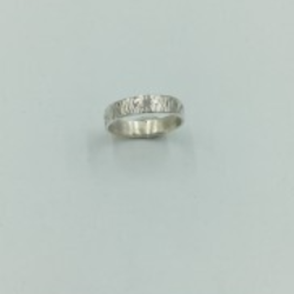 Maat 17,7 gehamerde zilveren (vriendschaps/trouwring)