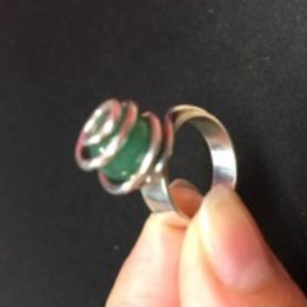 Maat 17 zilveren ring met draad en Jade edelsteen (bijpassende oorbellen ook verkrijgbaar)